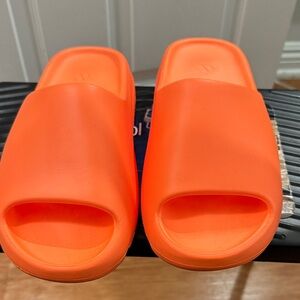 Yeezy Slide - Enflame Orange US 8